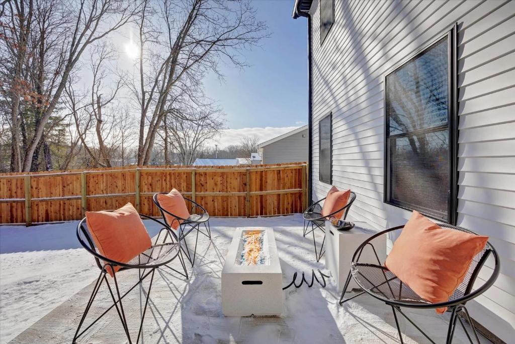 Newly Built Oasis close to IU 4bd/2.5ba photo 4