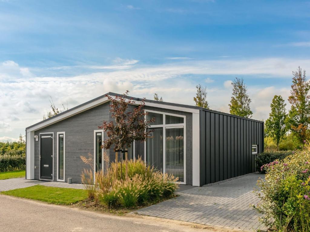 Modern chalet with decorative fireplace in Zeeland photo 3