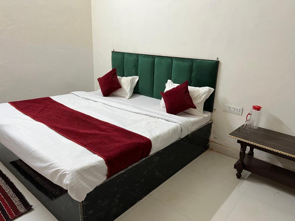 Priyakant inn photo 4