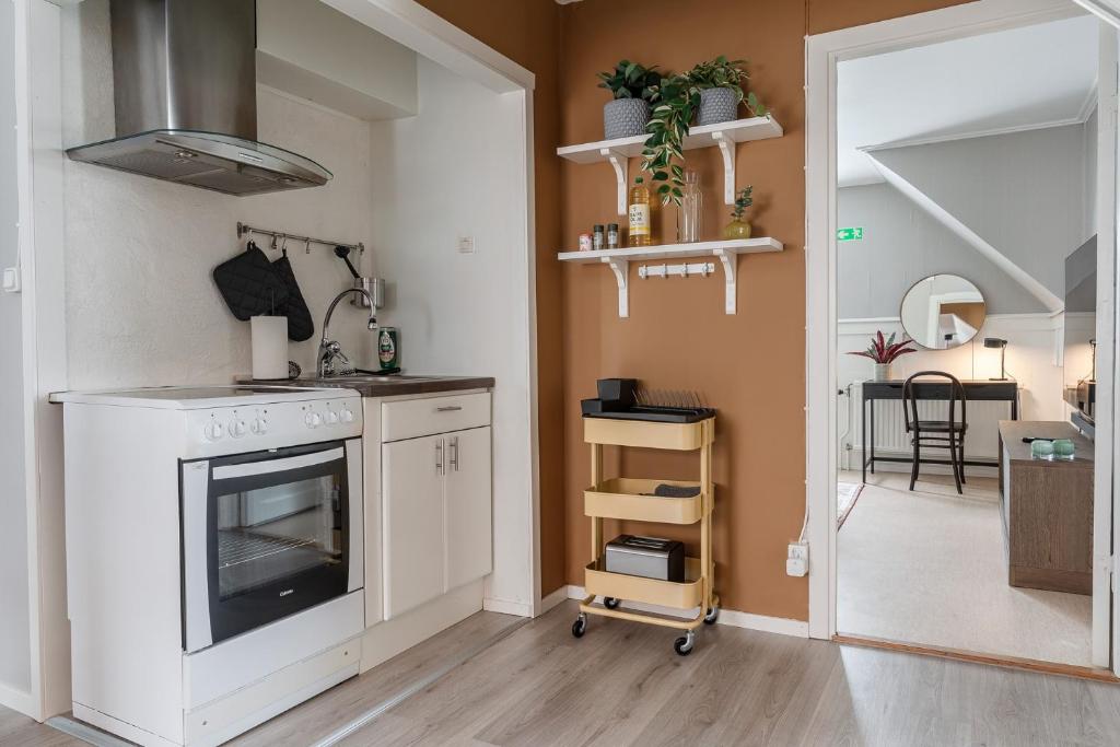 Guestly Homes - Central Charm photo 4