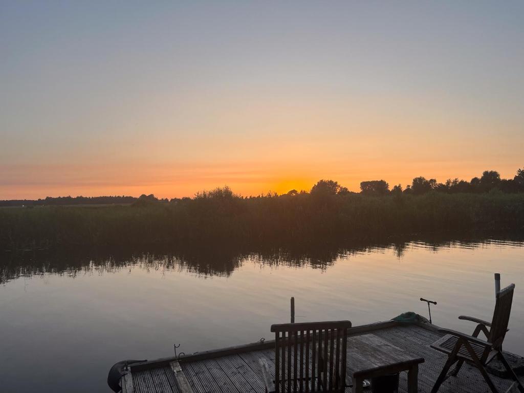 Luxe en ruim chalet met airco bij Leekstermeer photo 1