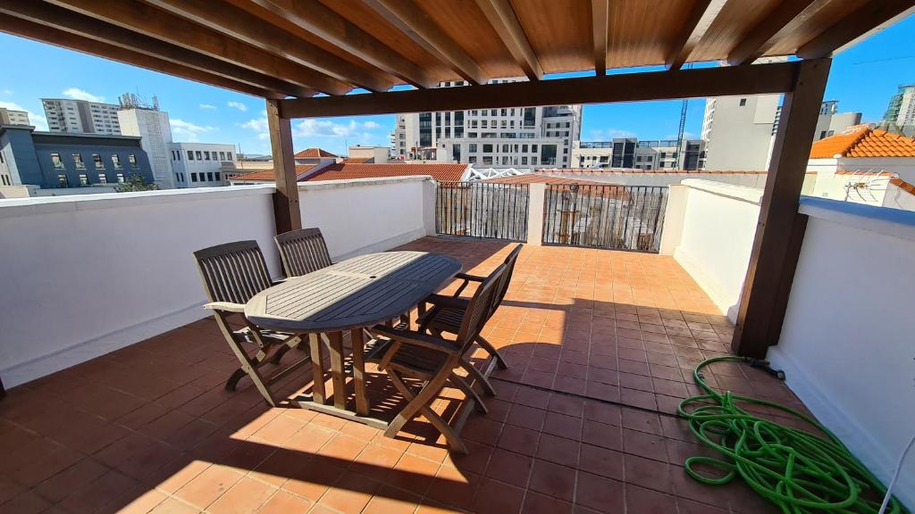 Gibraltar Town Centre Flat with Roof Terrace photo 2