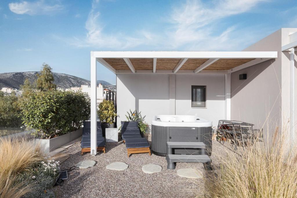Glyfada Panoramic Penthouse - Tap to explore photos