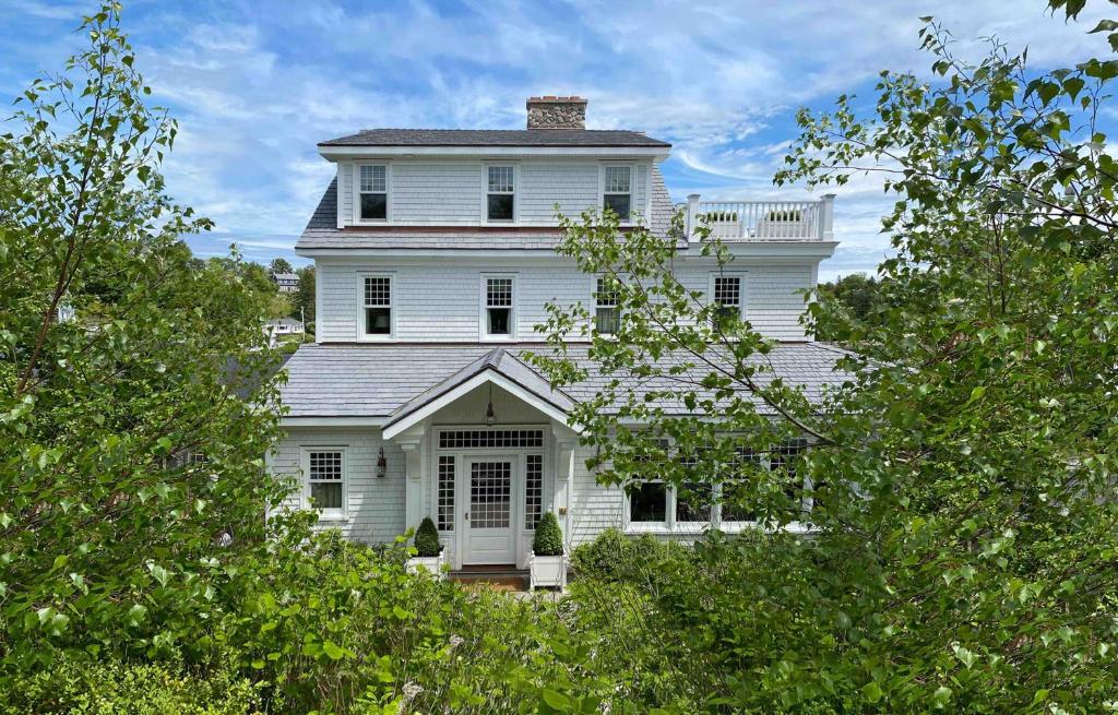 White Cottage photo 3