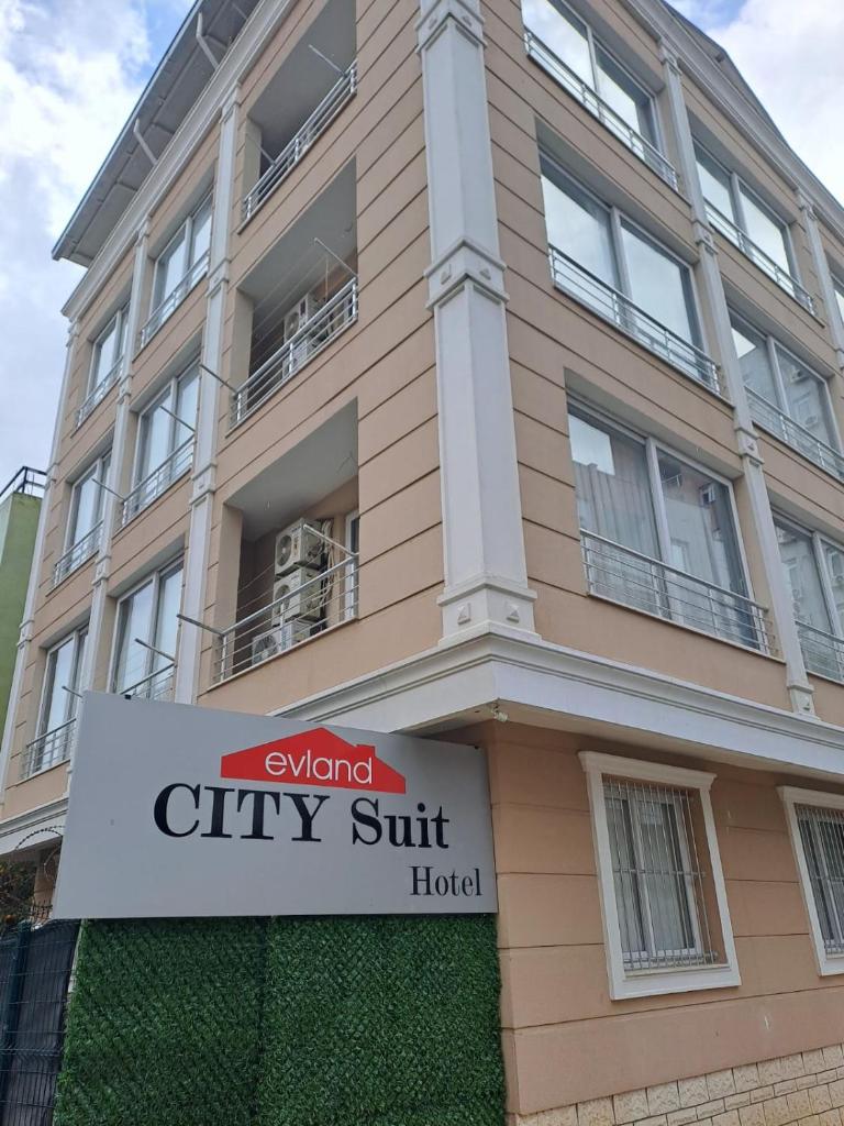 EVLAND CiTY SUiT photo 1