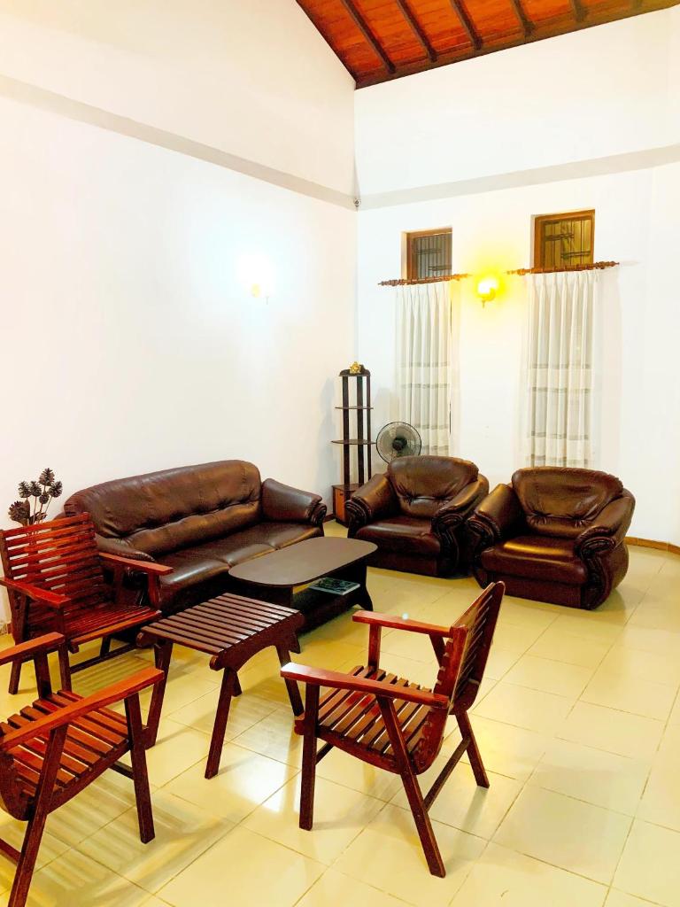 Matara Near Polhena & Mirissa Three Story House photo 3