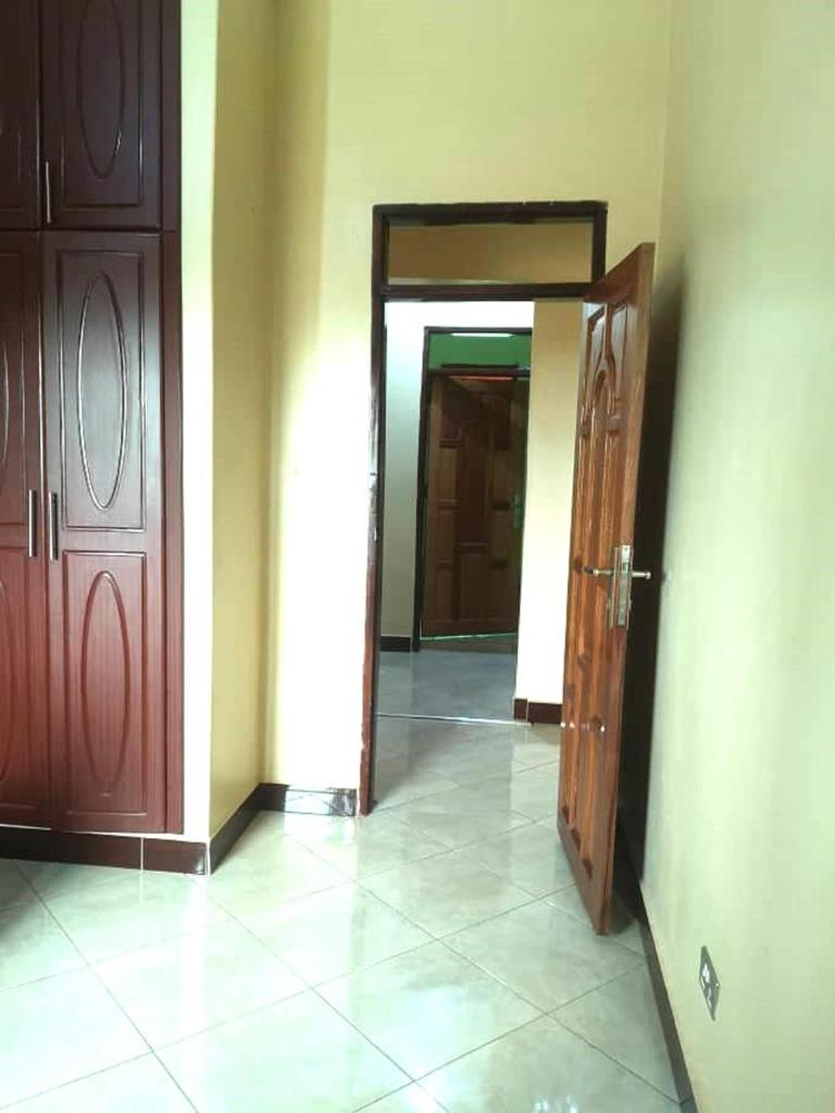 Lovely 5-Bed House in Ndejje Kampala photo 4