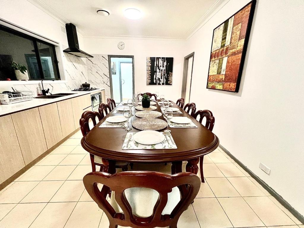 Cosy 5BR Home 10 minutes away from Melbourne Airport photo 2