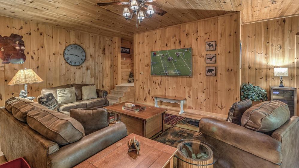 Cherokee Creek- Dog Friendly | Screened Porch | Cherry Log | Fire Pit - Tap to explore photos
