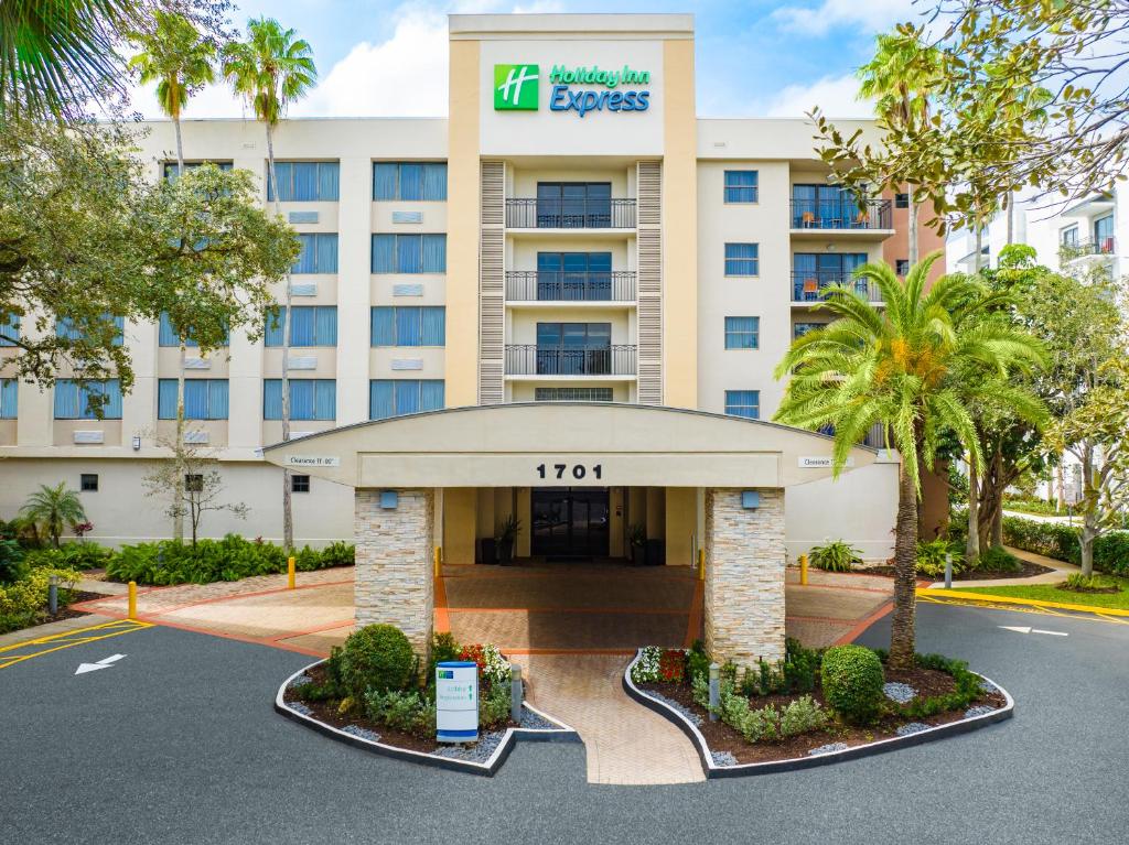 Holiday Inn Express Hotel & Suites Ft. Lauderdale-Plantation, an IHG Hotel image