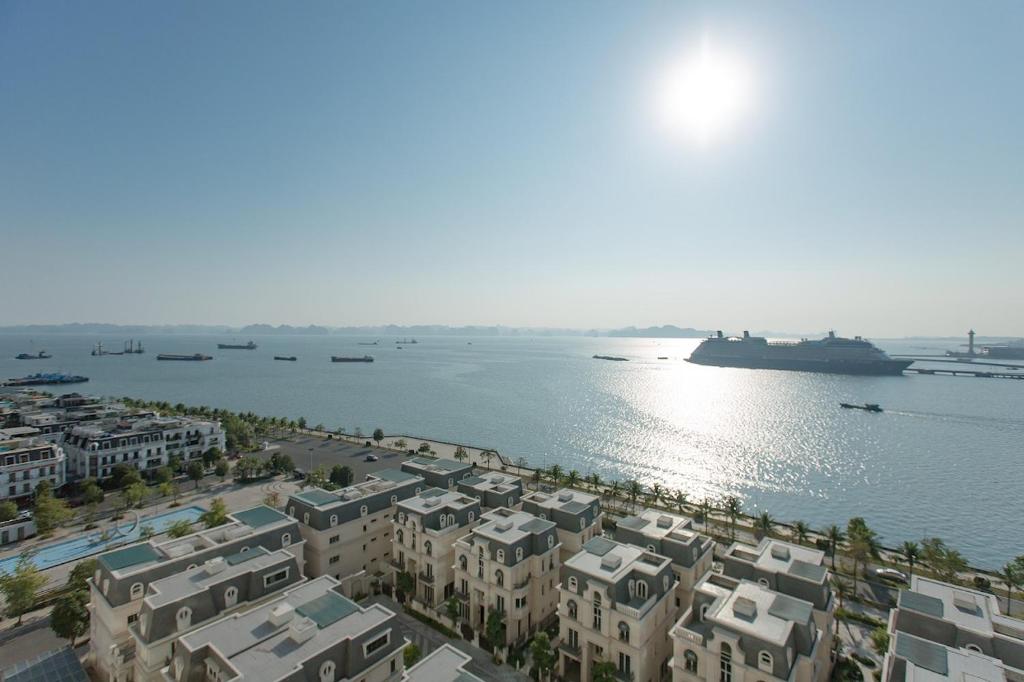 The 1108 sapphire Ha Long