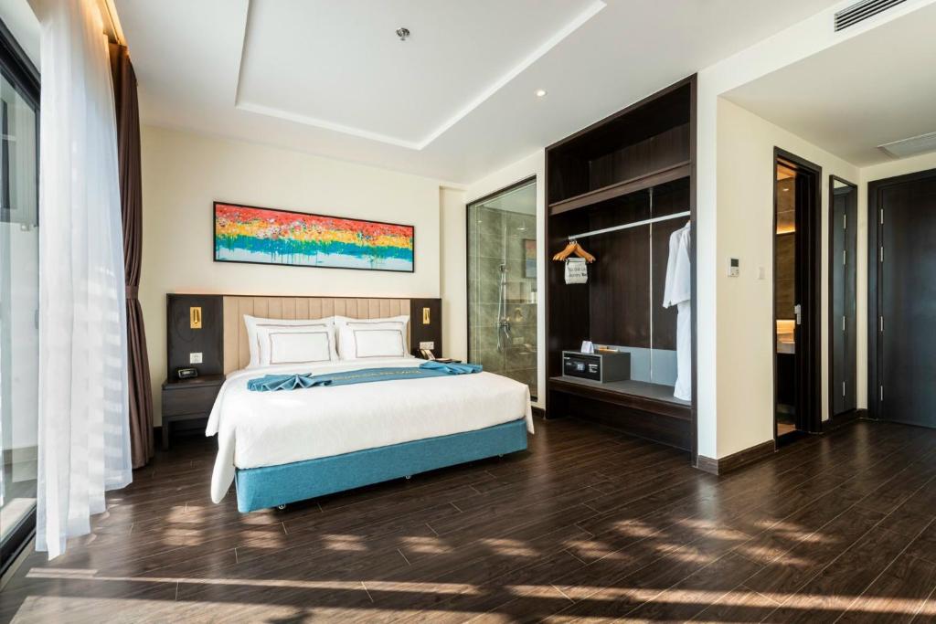 The 1108 sapphire Ha Long