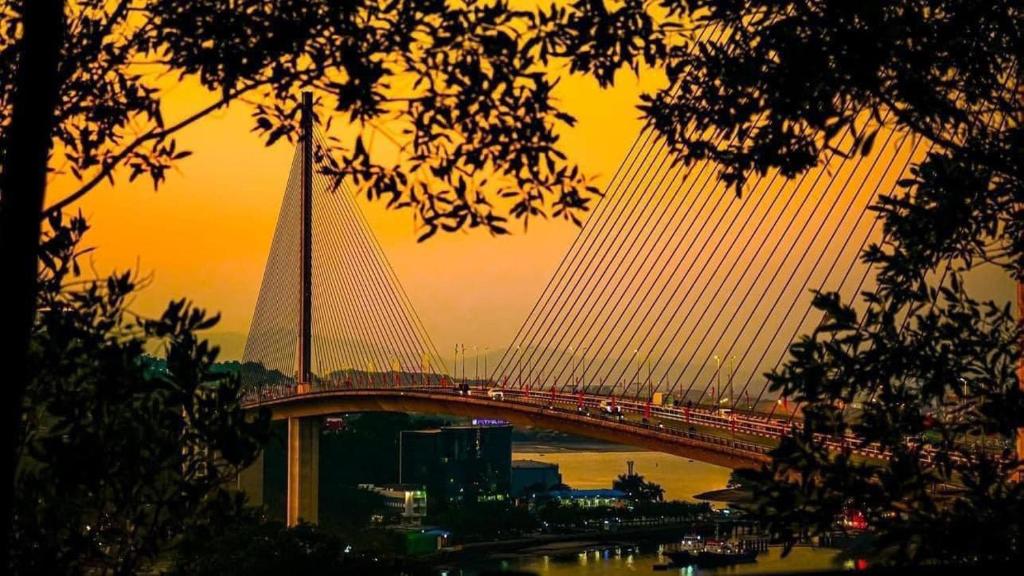 The 1108 sapphire Ha Long