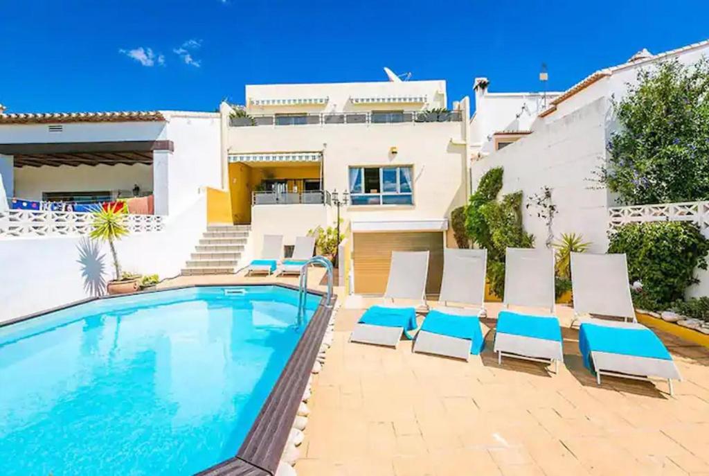 Costa Blanca Villa With Private Pool and Aircon photo 3