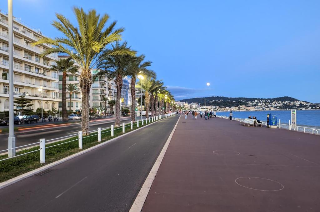 1 Min to the Beach Apartment - Kitchen - Tramway - Air Conditioner - Wifi - Promenade Des Anglais photo 1