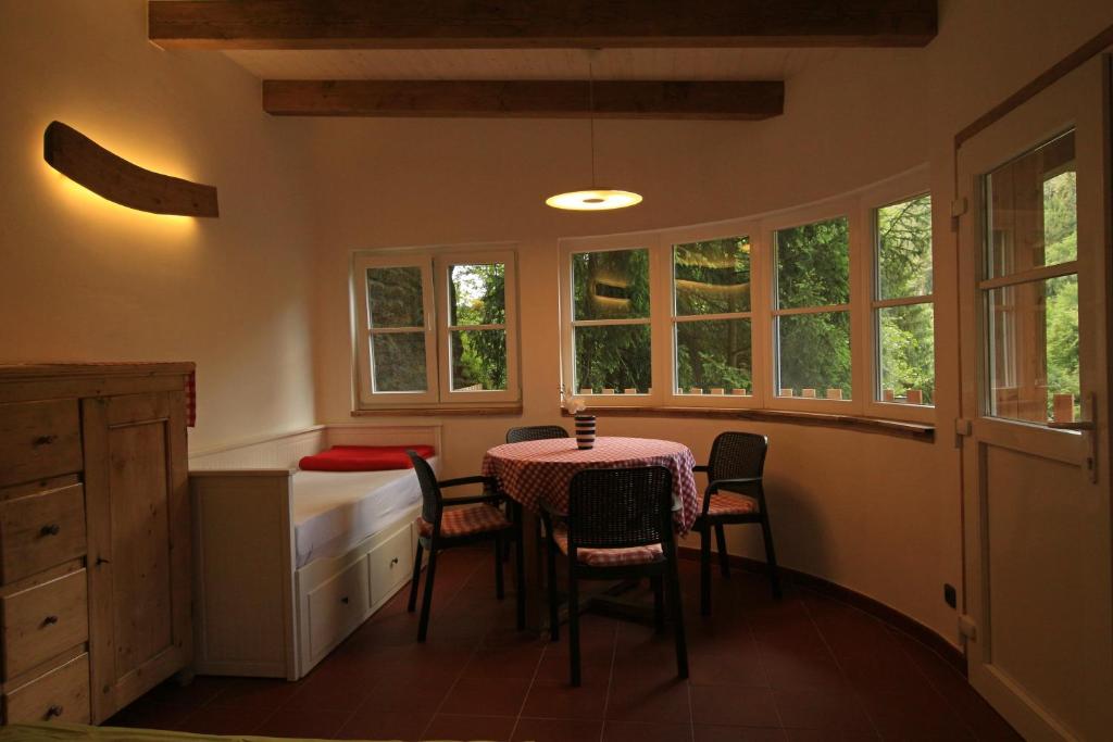 Malběnka - chata na skále pod hradem Kokořín photo 4