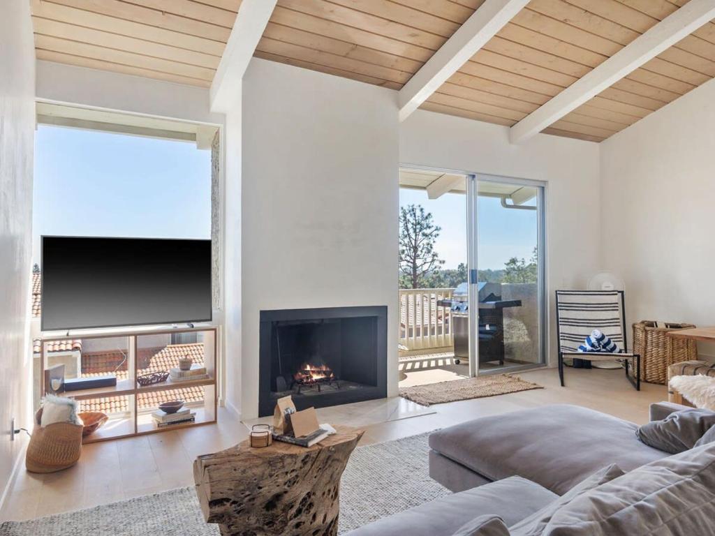 New Listing Ocean View Malibu Sanctuary photo 2