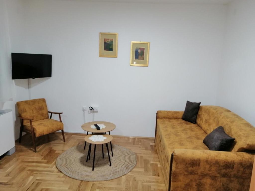 Stan na dan Jovana Šid photo 1