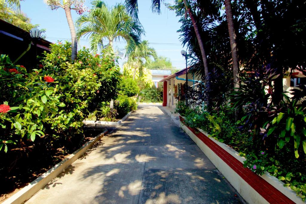 Sichang Shine Khao Resort photo 1