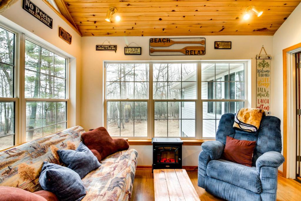 Lakefront Minnesota Home with Deck, Dock and Fire Pit photo 4