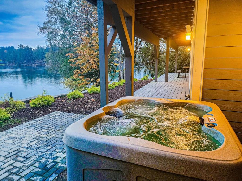 Shelton Waterfront, Fire pit, Hot tub, Game, Beach photo 3