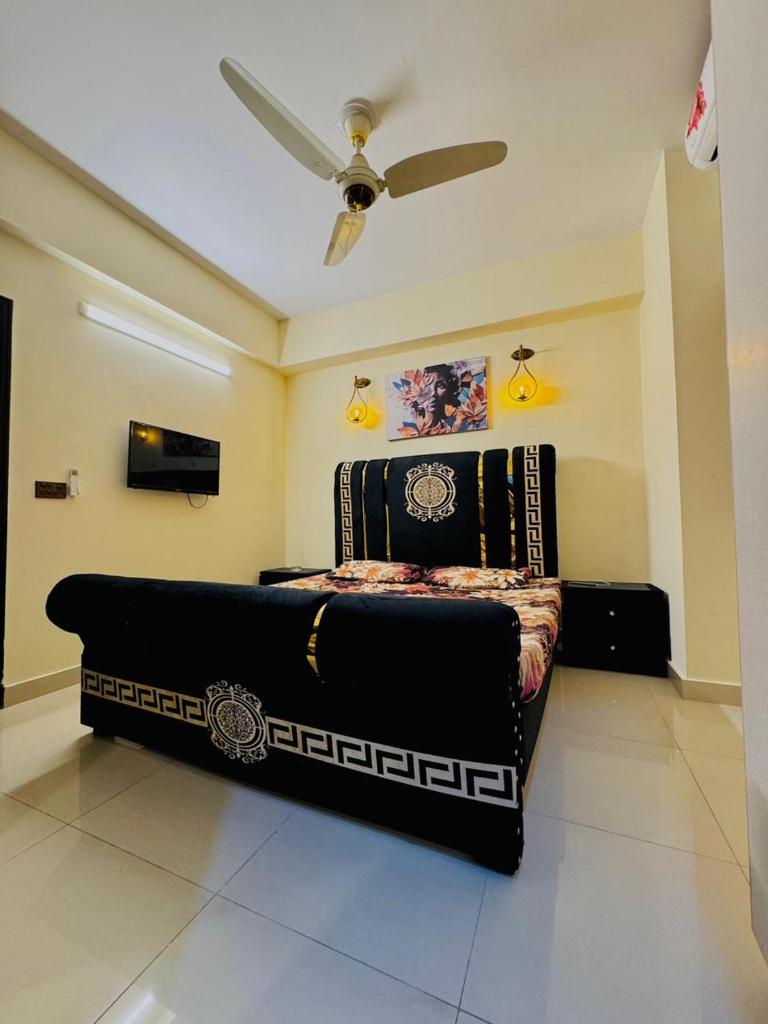 The Iconic 1BHK, Gulber Greens Islmabad photo 1