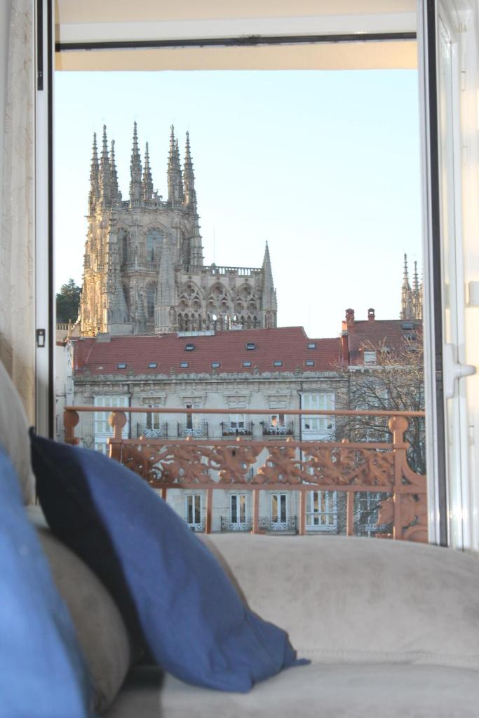 BURGOS CONTEMPLA Centro histórico. Frente al arco photo 3