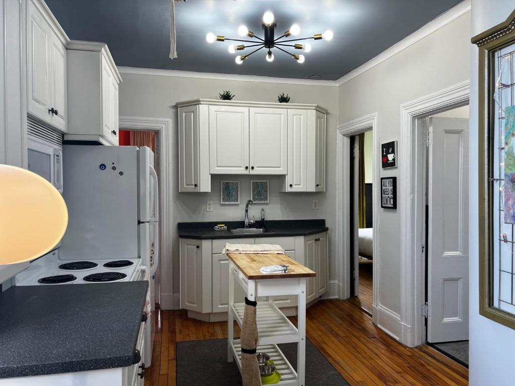 Modern Amenities Historic Charm 4-Bdrm Retreat photo 3