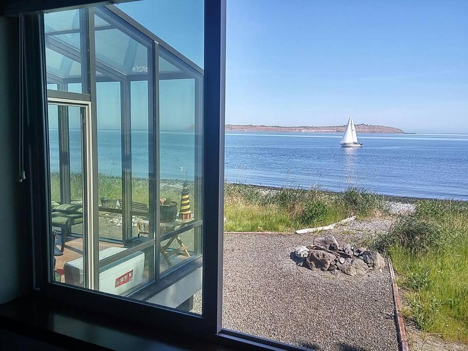 Beachfront Sunroom Facin Protection Is@ Diamond Pt photo 1