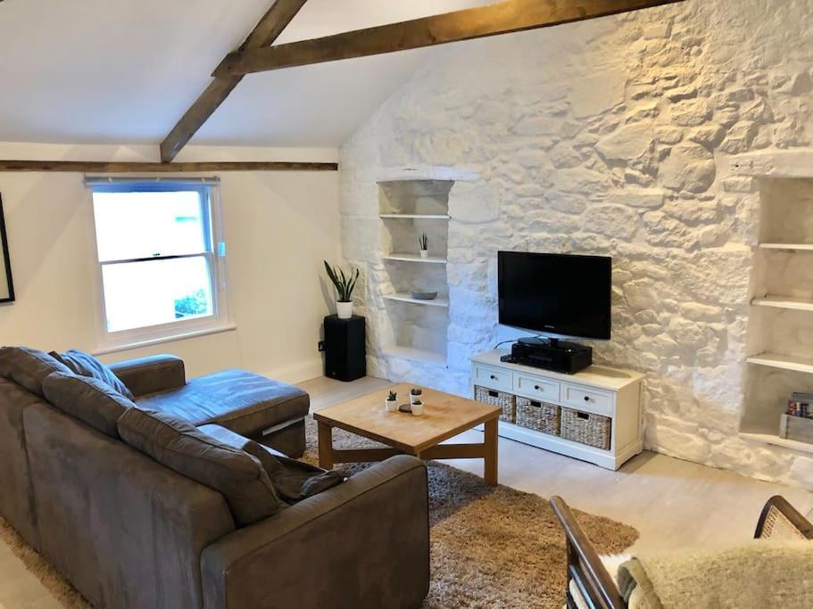 The Loft - Bright apartment centre St Ives sleep 4 - Tap to explore photos