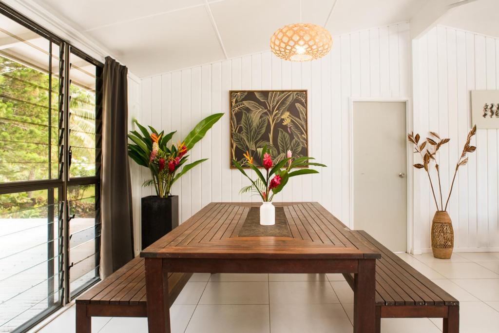 B's Beach House on Muri Lagoon photo 2