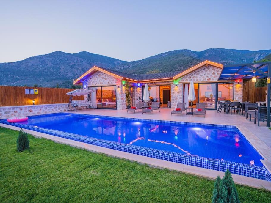 Çayköy'de Özel Havuzlu 5 Kişilik Muhafazakar Villa Serenity photo 1