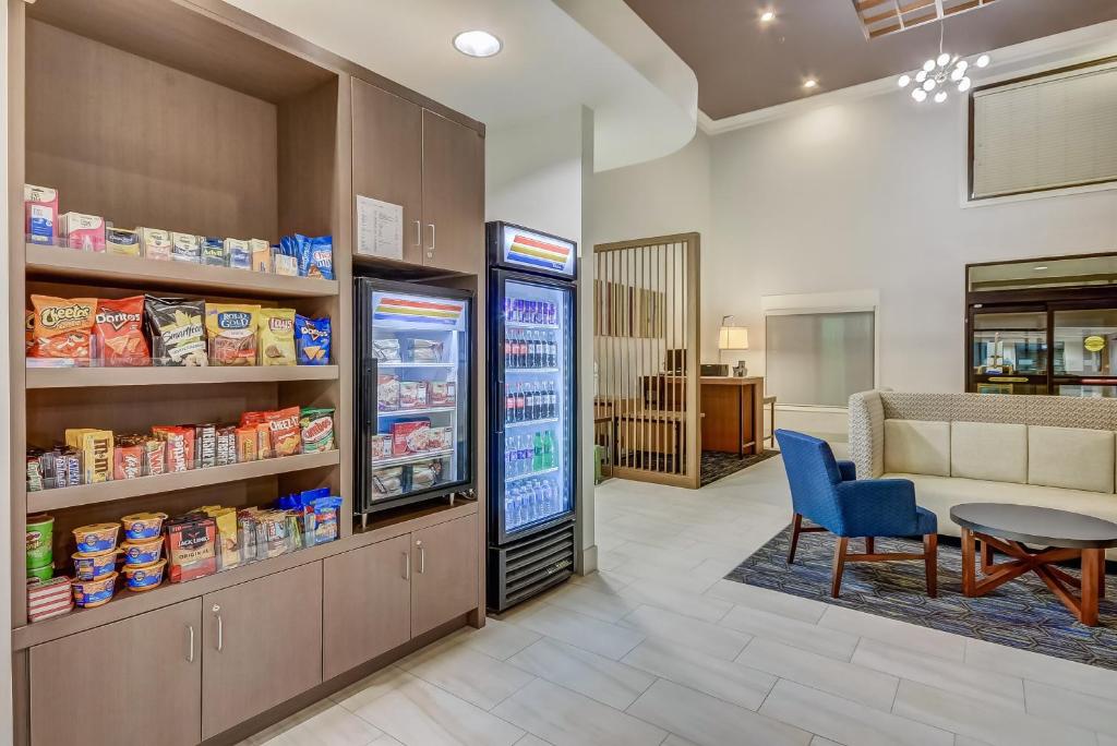 Holiday Inn Express & Suites I-85 Greenville Airport, an IHG Hotel photo 1