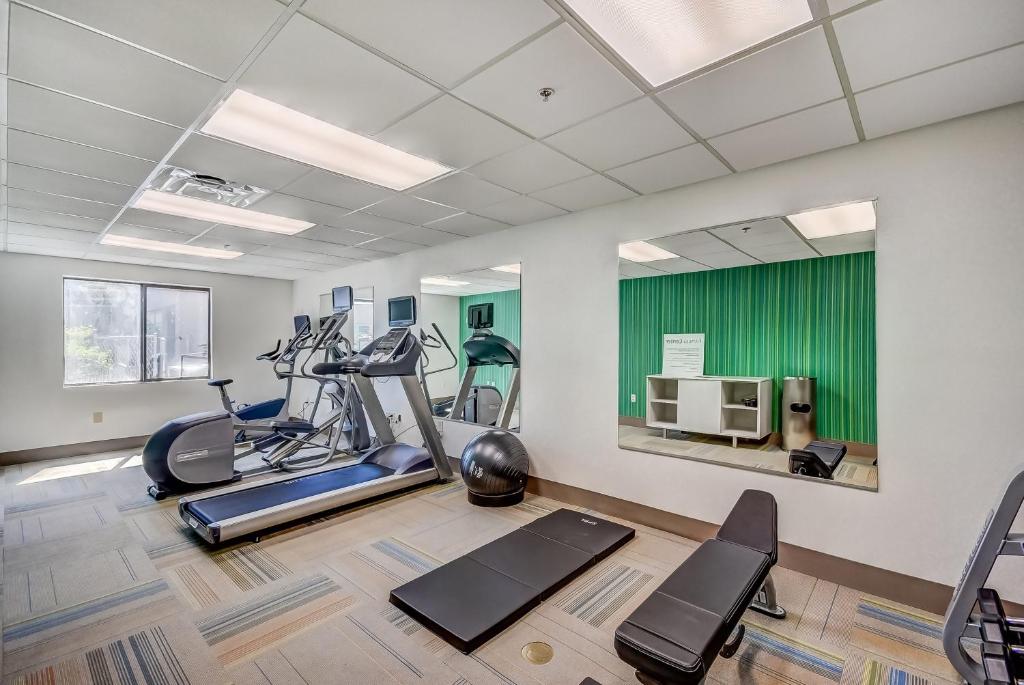 Holiday Inn Express & Suites I-85 Greenville Airport, an IHG Hotel photo 2