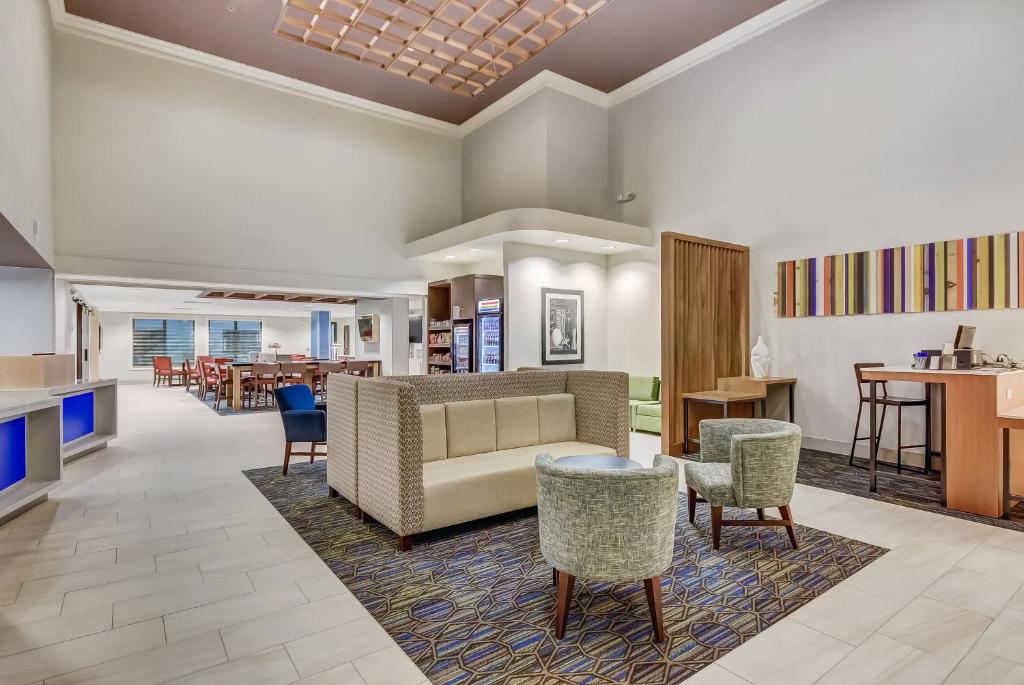 Holiday Inn Express & Suites I-85 Greenville Airport, an IHG Hotel photo 3