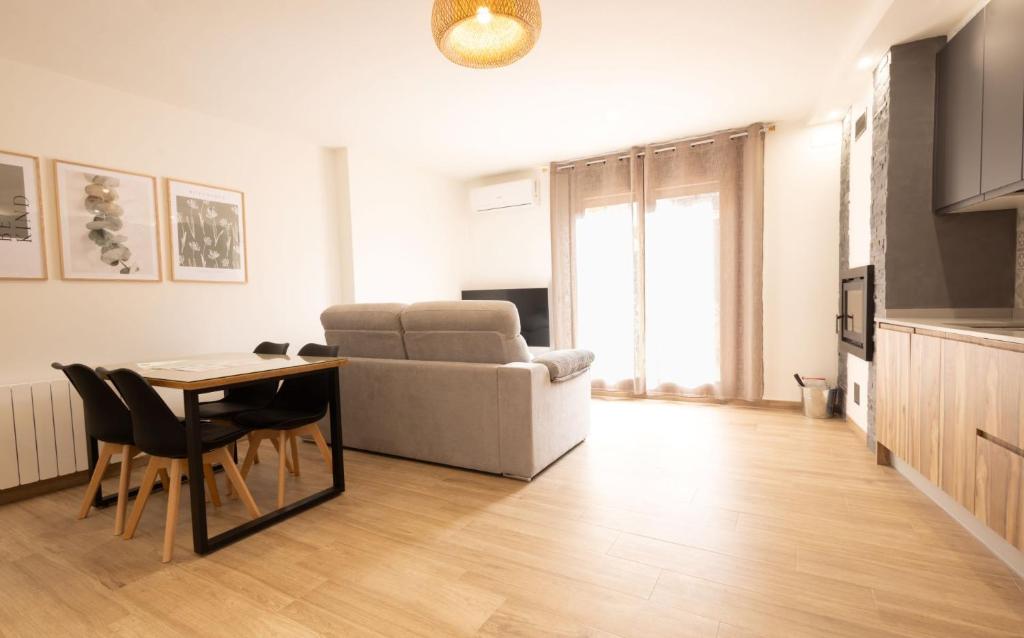 El sueño del Búho 1. Adaptado, chimenea y terraza photo 3