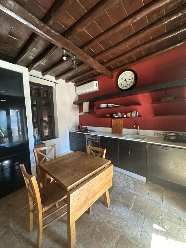 Olive House photo 1
