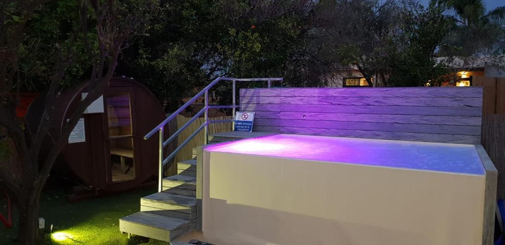 ביקתפוז וקלמנטינה- מתחם בקתות וסוויטות עם ג'קוזי פרטי ובריכה משותפת photo 3