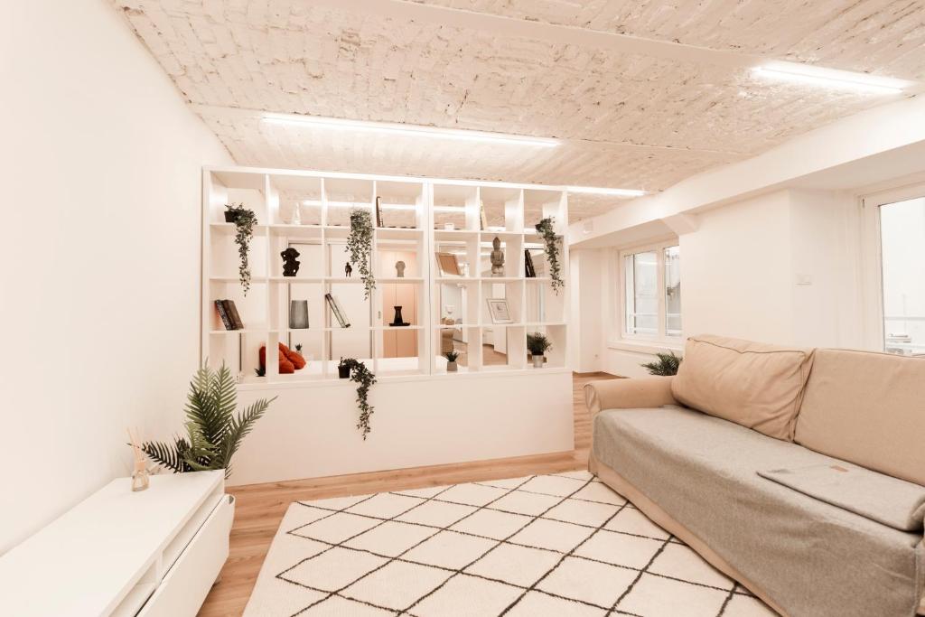 Heart of Budapest Apartment - Tap to explore photos