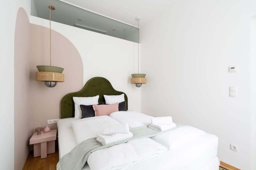 Elegant 1BR Suite, City Close by HM - Tap to explore photos