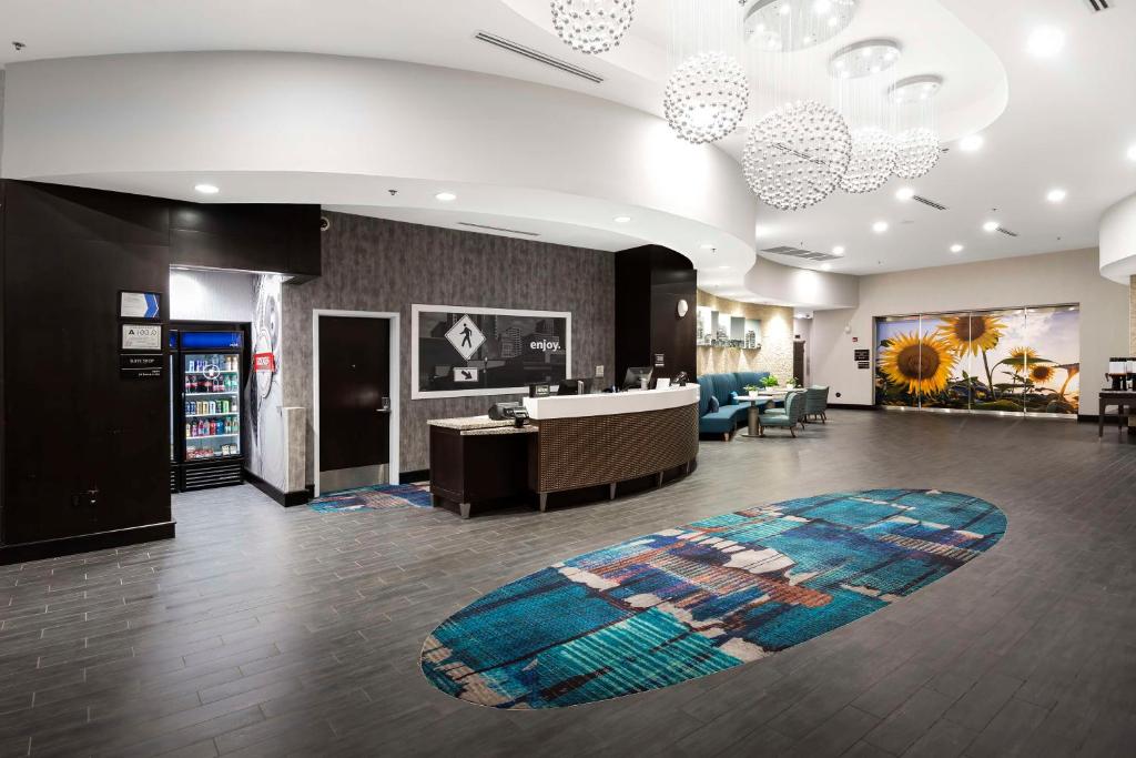 Hampton Inn & Suites Raleigh Downtown image