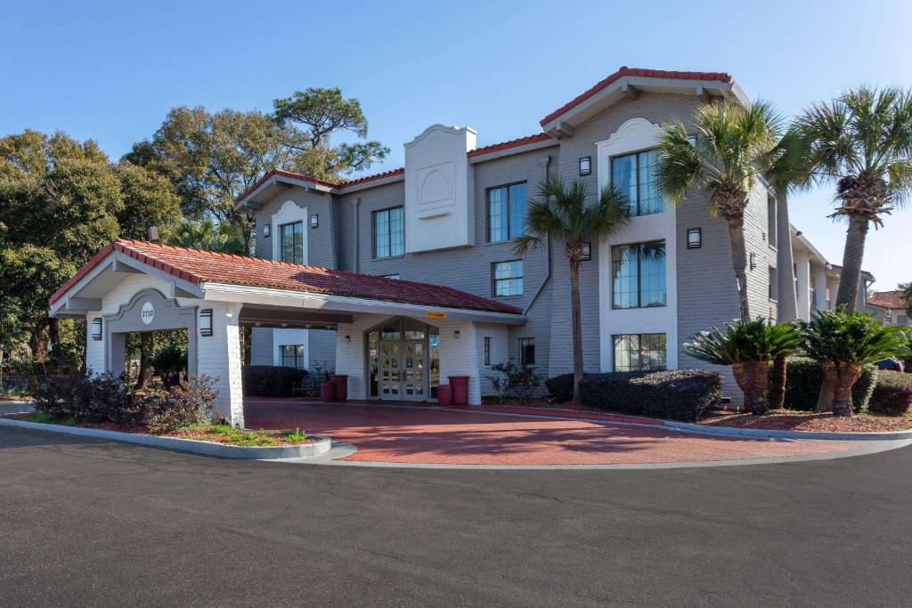La Quinta Inn by Wyndham Pensacola photo 1