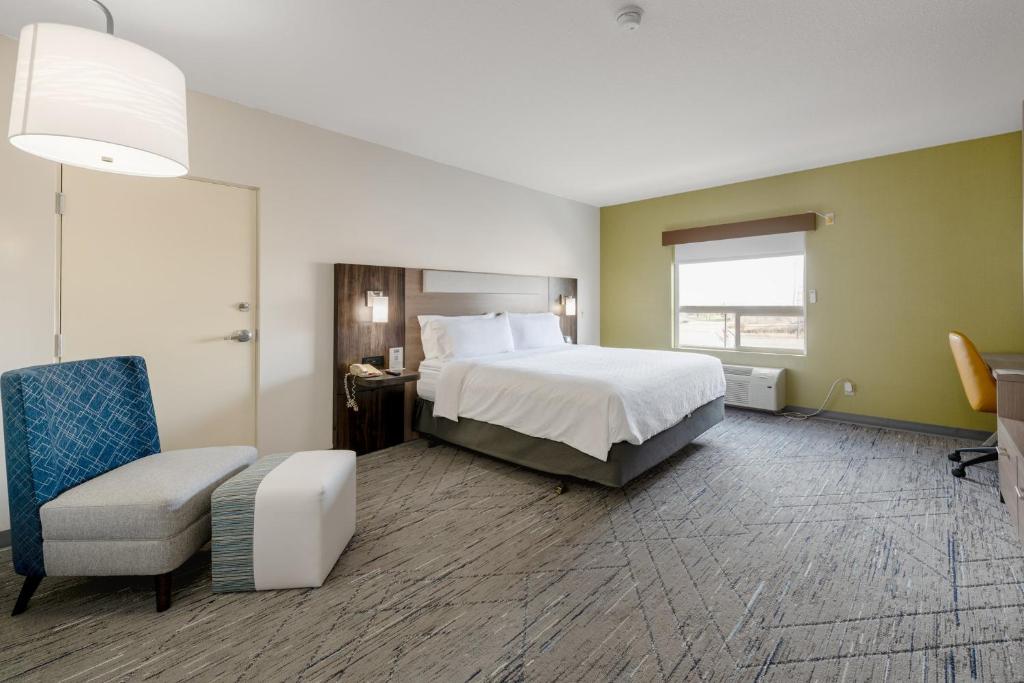 Holiday Inn Express Hotel & Suites-Edmonton South, an IHG Hotel photo 3