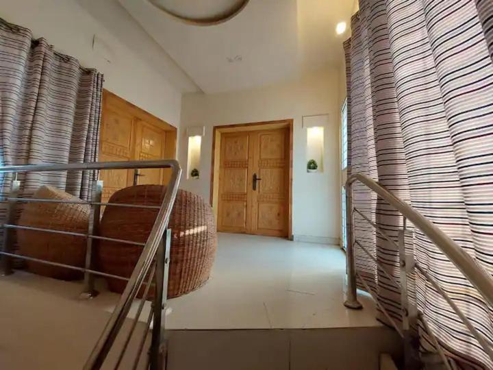 Furnished separate upper portion house-DHA Ph 4 photo 4