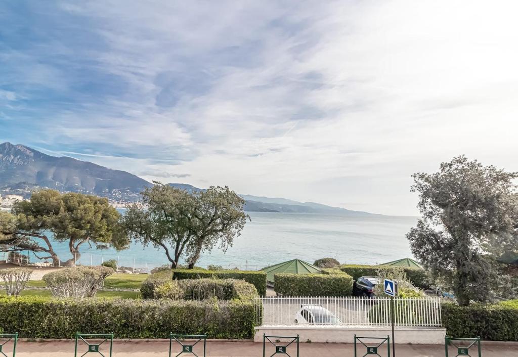 Magnificent 2-room Apartment Sea View Roquebrune photo 3