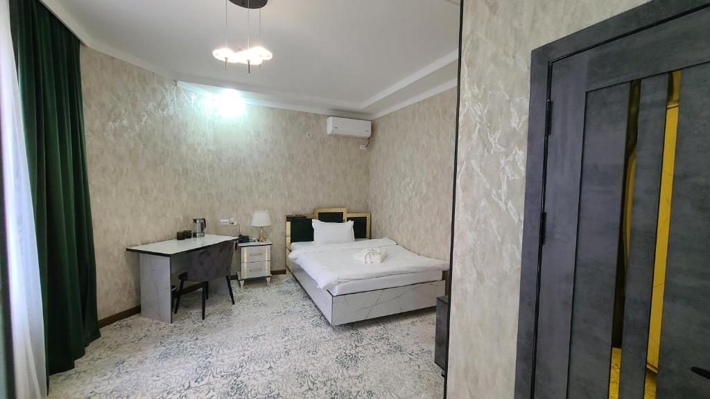 Royal Hotel photo 1