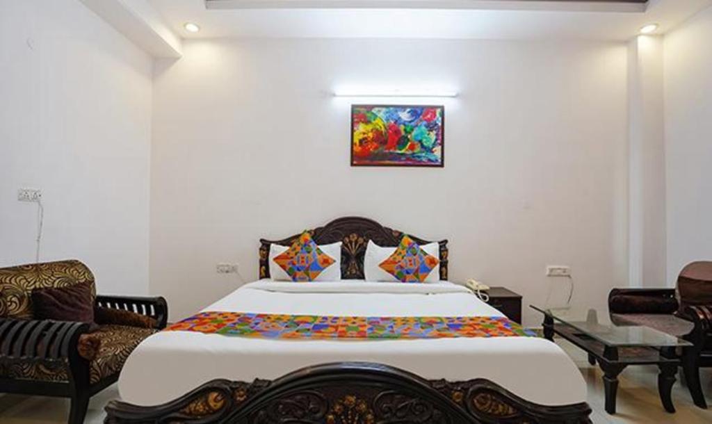 FabHotel Noida Sector 50 photo 1