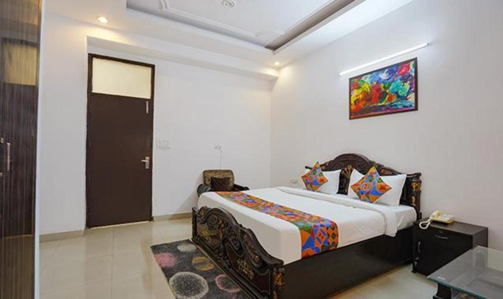 FabHotel Noida Sector 50 photo 2