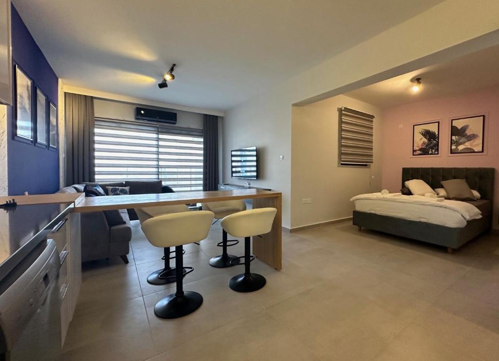 Caesar Clarus 33 By MyGuest Cyprus photo 3