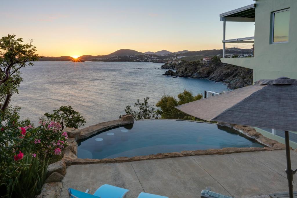 Sea La Vie about Waterfront St Thomas Escape with Pool photo 1